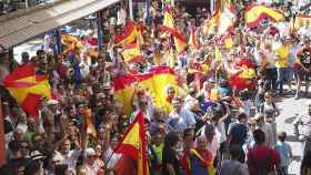 Decenas de ciudadanos despiden a la Guardia Civil en Huelva en su salida hacia Cataluña por el 1-O / TWITTER