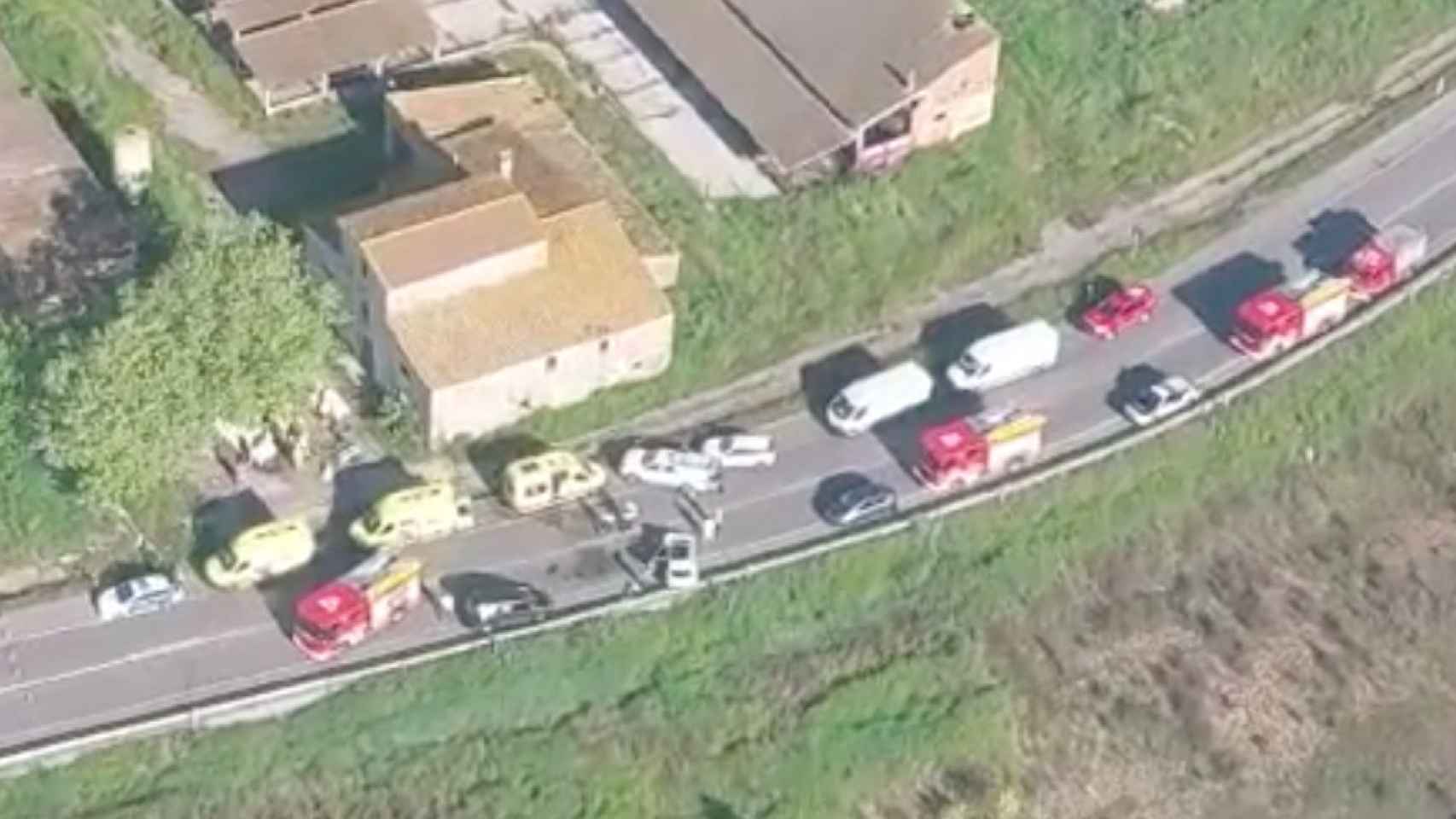 Imagen aérea del accidente entre dos vehículos en Vidreres / SERVEI CATALÀ DE TRÀNSIT