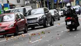 Imagen de vehículos circulando por el centro de Barcelona / EP