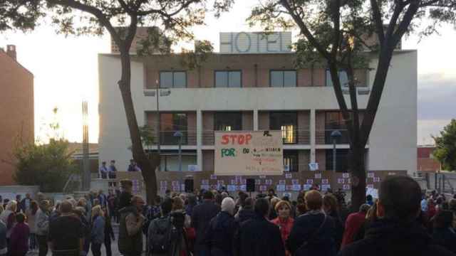 Vecinos de Rubí protestan contra el centro de menores / EE