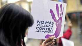 Imagen de archivo de un cartel contra la violencia de género en una manifestación / EFE Tres feminicidios en 48 horas elevan a 20