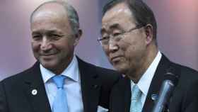 El secretario general de la ONU, Ban Ki-moon, y el ministro galo de Exteriores, Laurent Fabius.