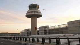 El exterior del Aeropuerto de El Prat de Barcelona, donde la congestión aérea ha causado este domingo retrasos / CG
