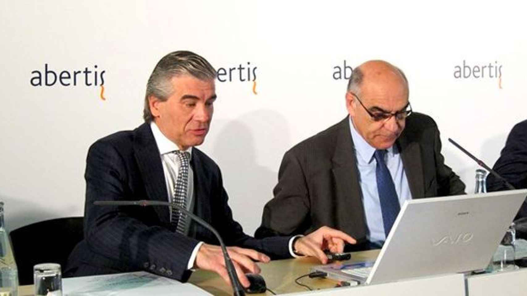 Francisco Reynés (i) y Salvador Alemany (d), vicepresidente y presidente respectivamente de Abertis, en la pasada junta de accionistas del grupo / EP