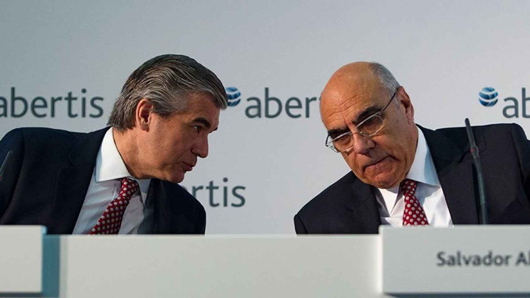 Francisco Reynés (I) y Salvador Alemany, consejero delegado y presidente de Abertis, respectivamente, durante la junta de accionistas de hoy.
