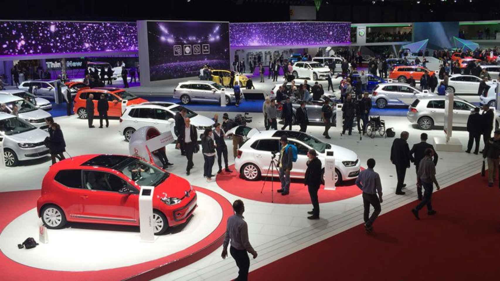 El estand de Volkswagen en el Salón del Automóvil de Ginebra de 2016.