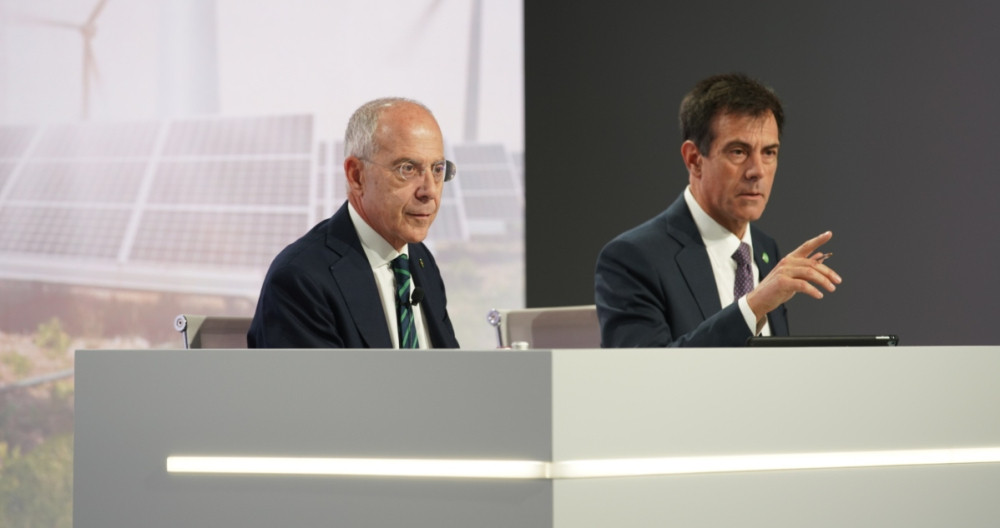 Francesco Starace (d.), consejero delegado de Enel, y Alberto de Paoli (i.), jefe de finanzas de la energética / CEDIDA
