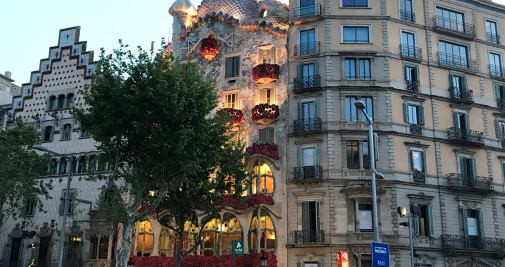 Casa Batlló iluminada para Sant Jordi