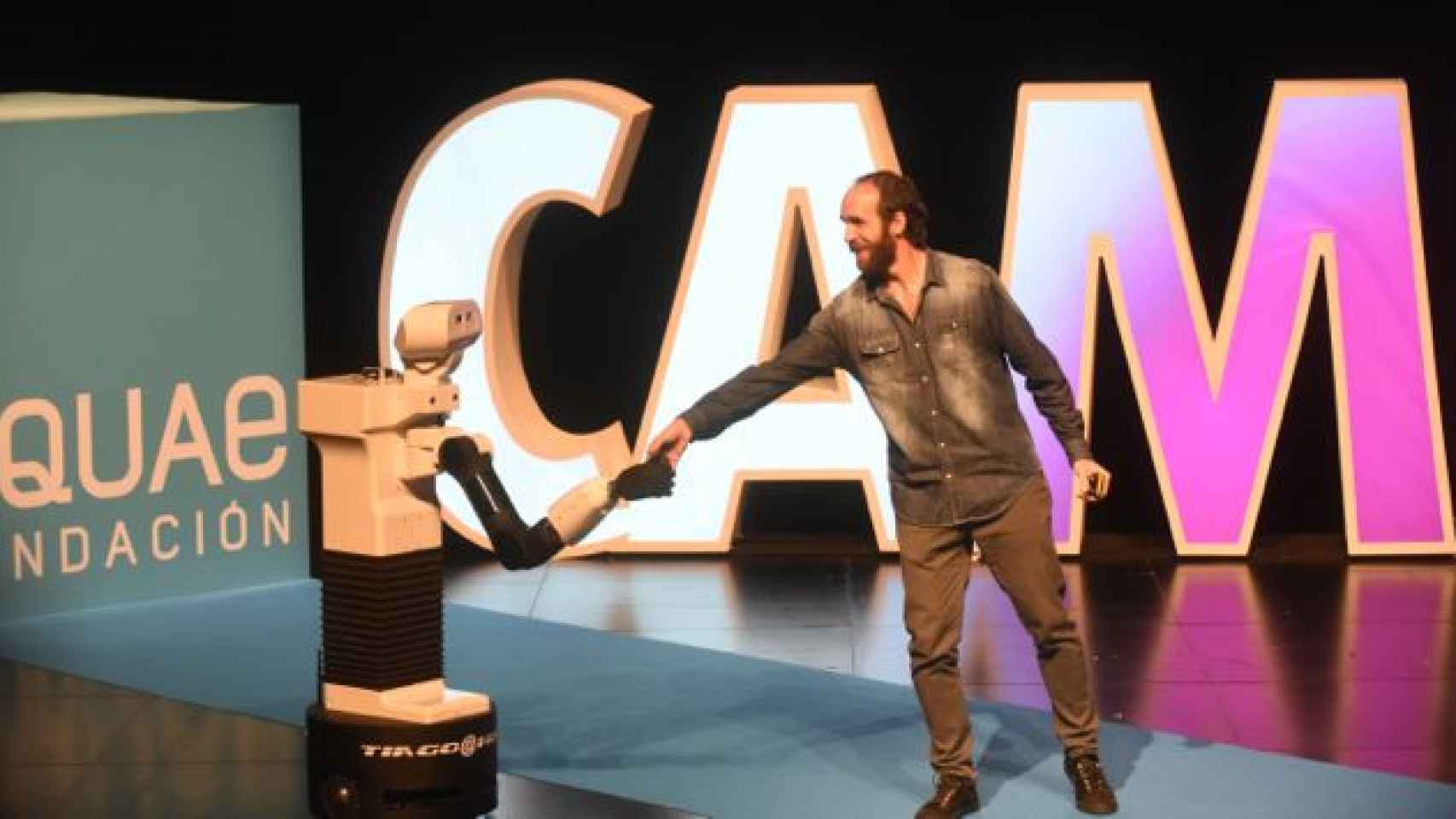 El Robot humanoide colaborativo Tiago Pal ha sido el protagonista de la sesión de apertura del Campus Aquae 2016.