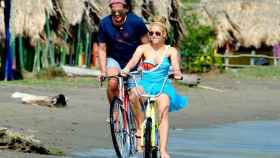 Carlos Vives y Shakira durante la grabación del videoclip de 'La Bicicleta' / CD