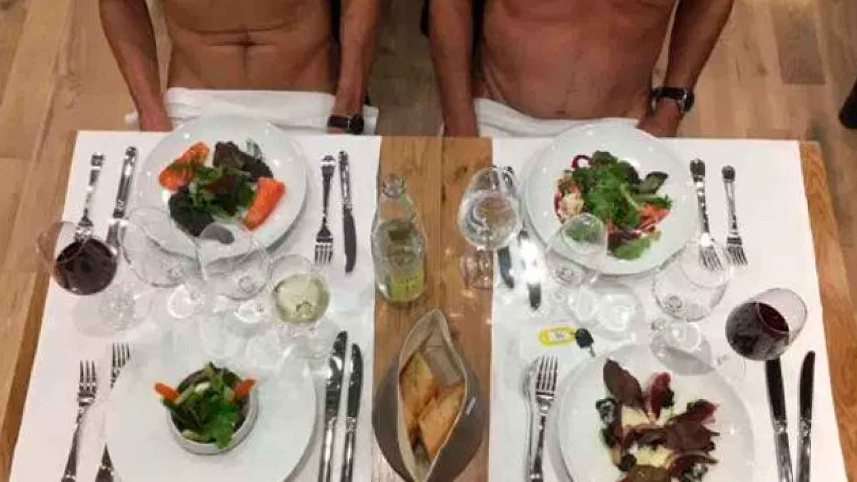 Dos comensales en el restaurante nudista O'naturel de París / FACEBOOK