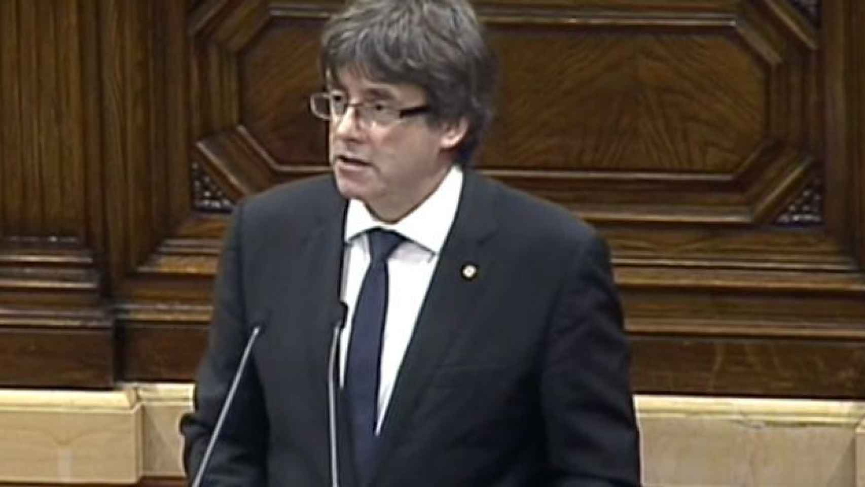 El 'President' de la Generalitat, Carles Puigdemont, durante su comparecencia en el pleno del Parlament / CG