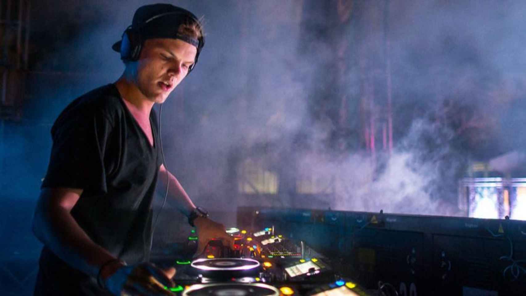 El DJ sueco Avicii, durante una actuación en una imagen de archivo / EFE