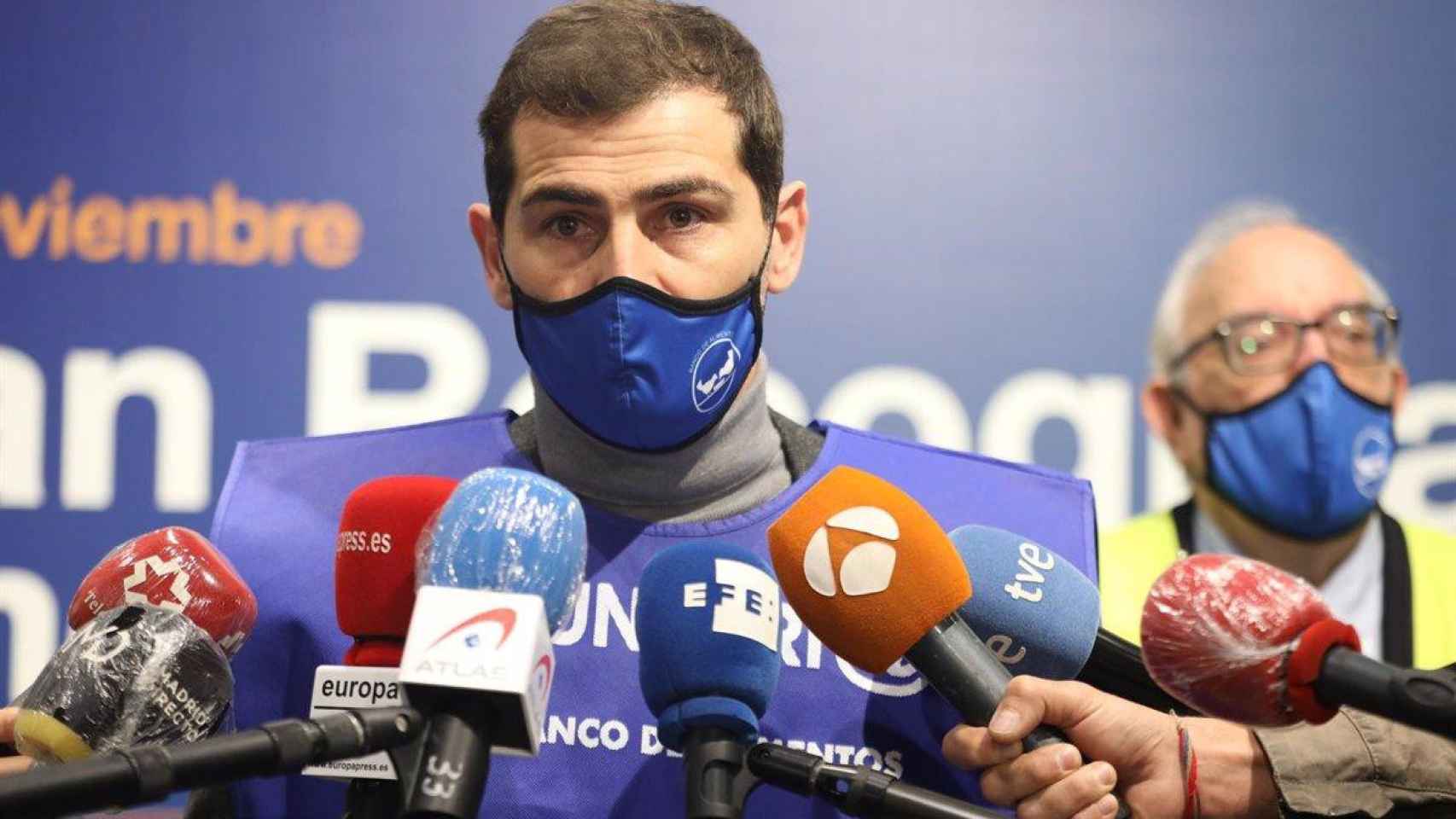 El exfutbolista Iker Casillas atiende a los medios en una rueda de prensa / EP