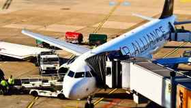 Un avión, el medio de transporte más usado por los europeos para viajar a España / MichaelGaida EN PIXABAY