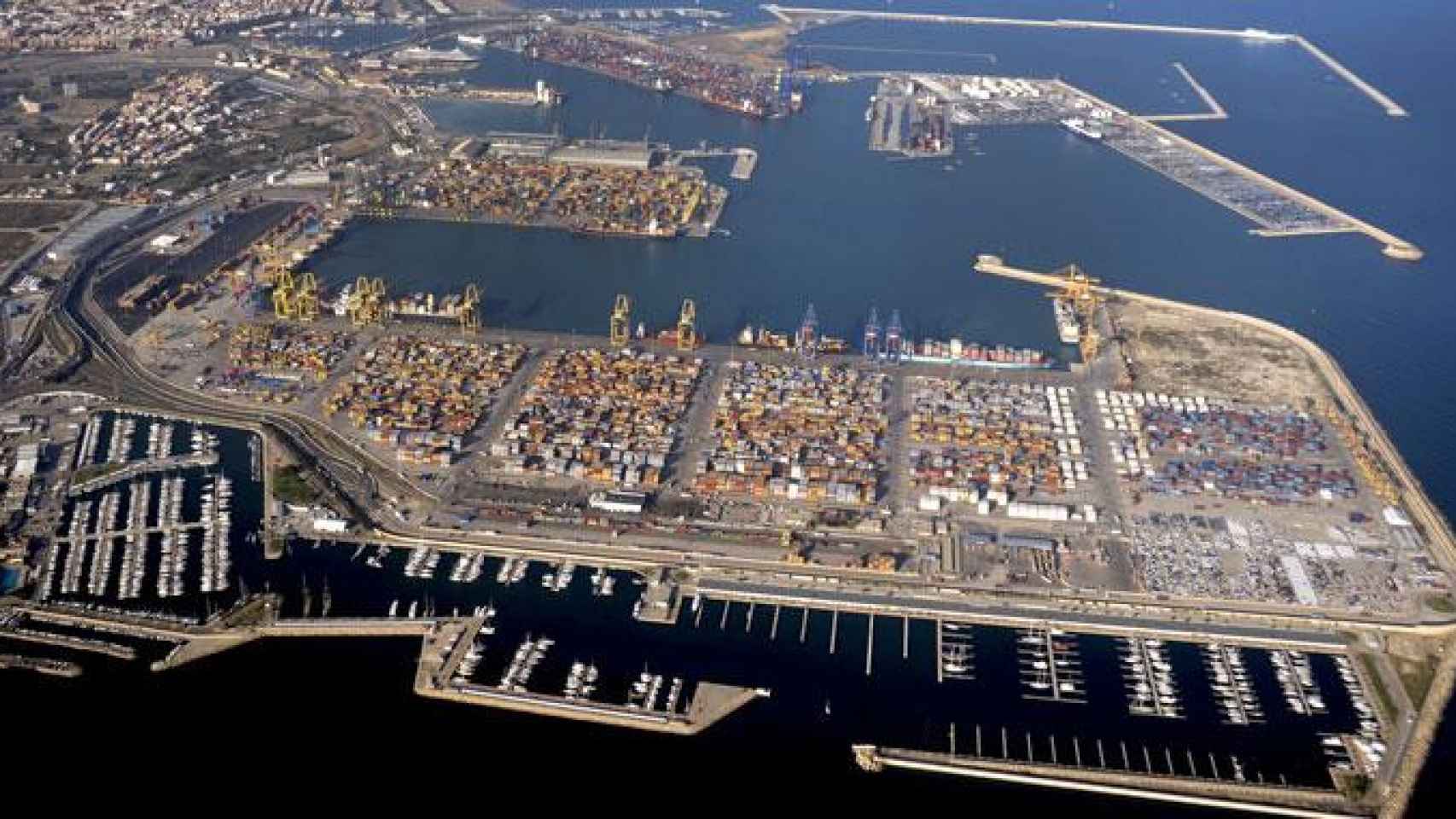 Imagen aérea del Puerto de Valencia / CD
