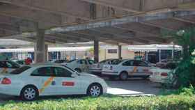 El parking para los taxis de Sevilla en el aeropuerto de San Pablo / CG