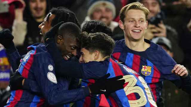 Los jugadores del Barça festejan el golazo de Dembele contra la Real Sociedad / EFE
