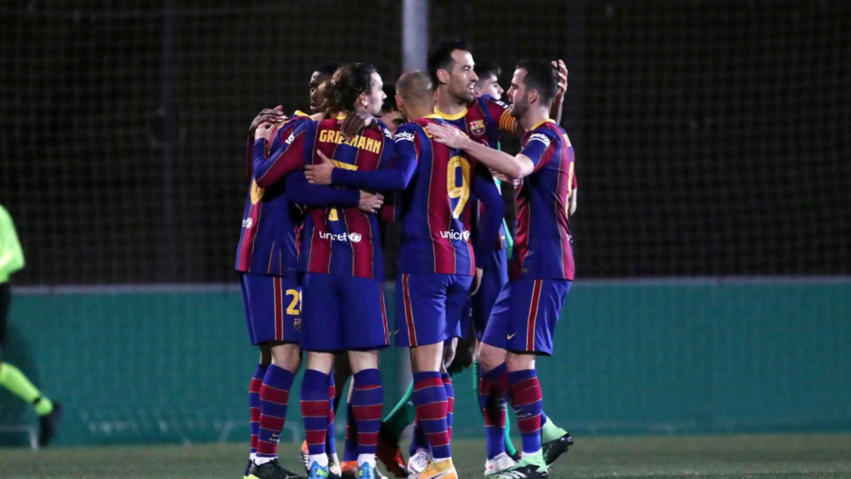 Los jugadores del Barça celebrando el primer gol en Cornellà / FC Barcelona