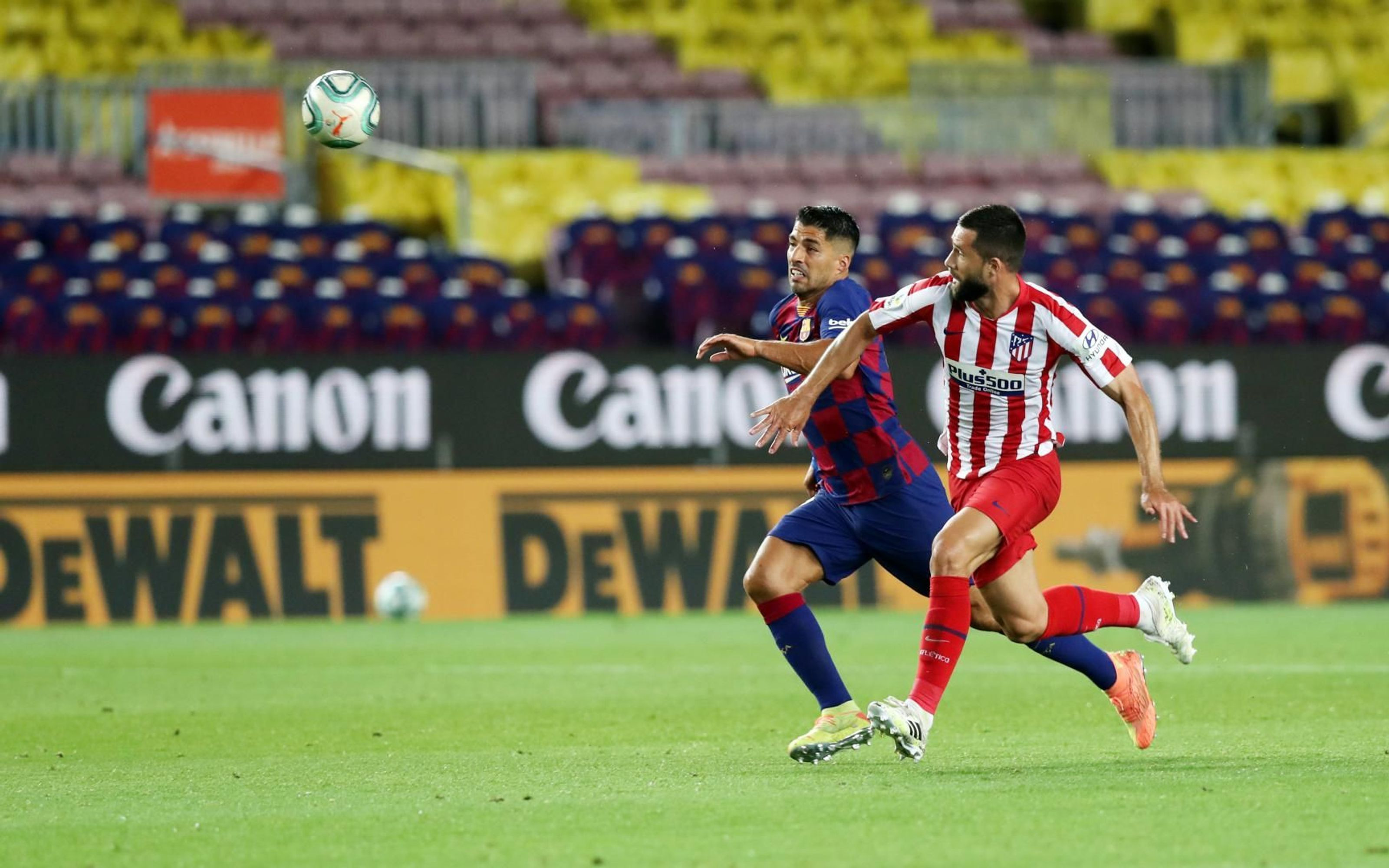Luis Suárez en una acción contra el Atlético de Madrid / FCB