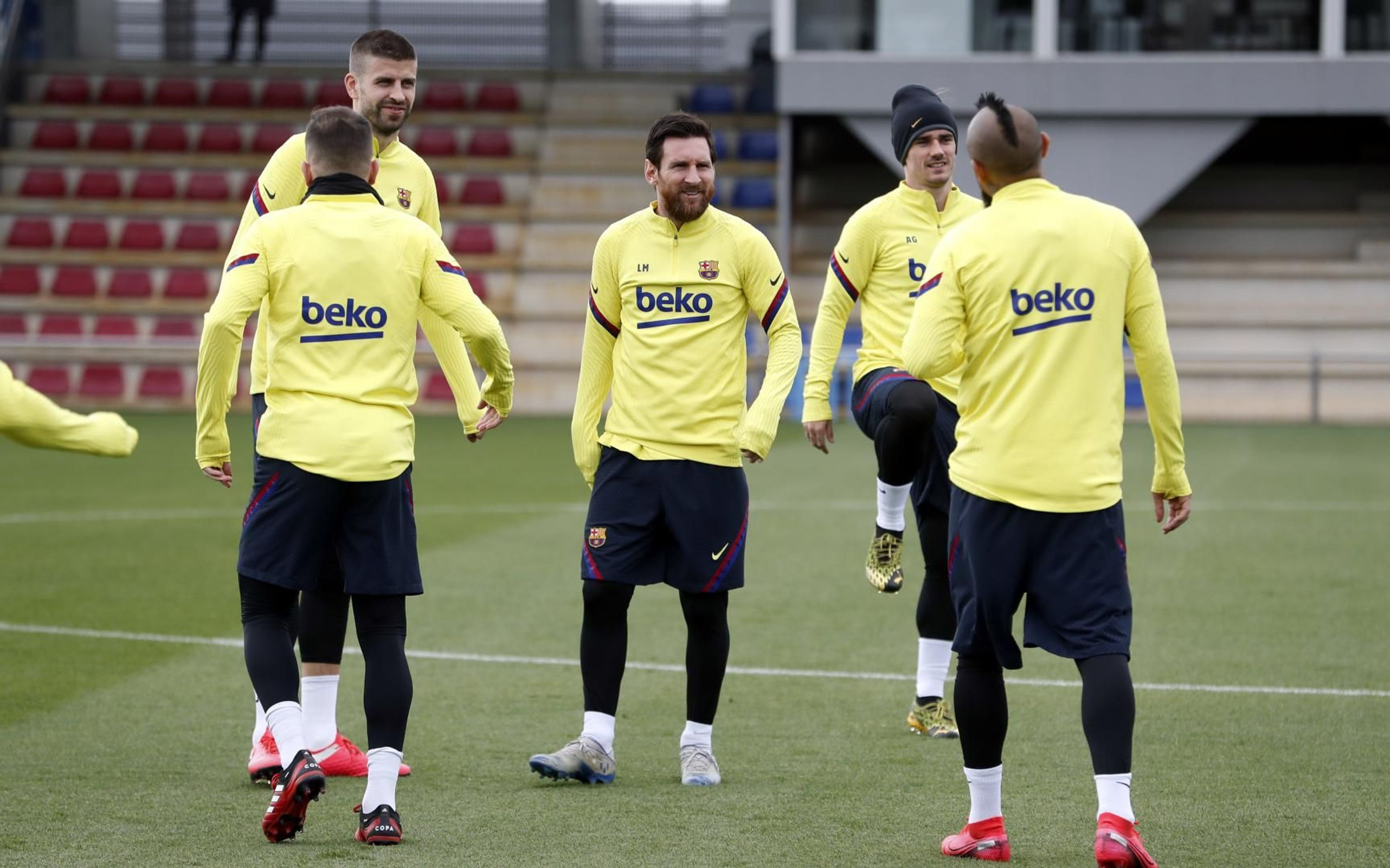 Alba, Piqué, Messi, Vidal y Griezmann en el entrenamiento del Barça / FC Barcelona