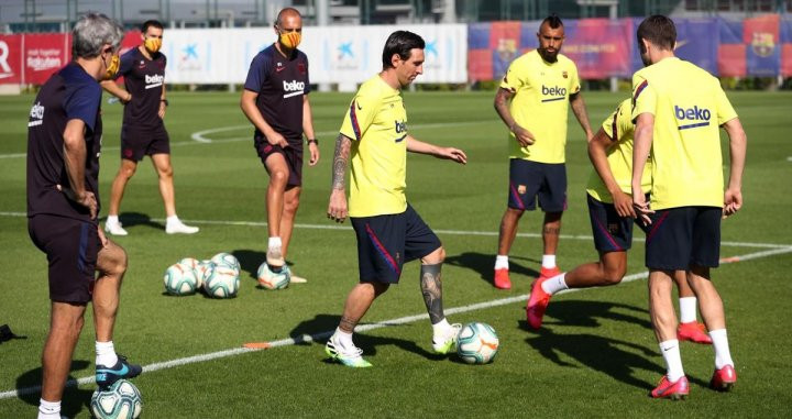 Los jugadores del Barça, realizando un rondo en un entrenamiento | FCB