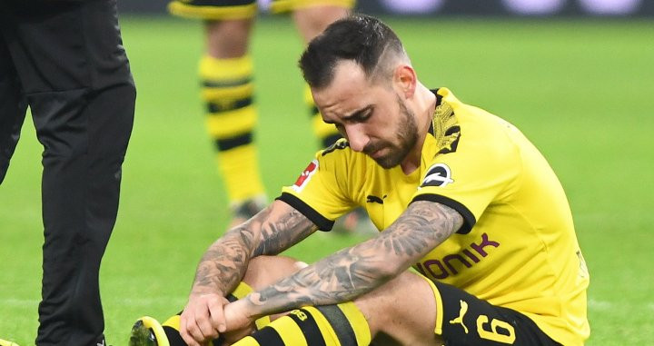 Paco Alcácer, lesionado contra el Paderborn / EFE
