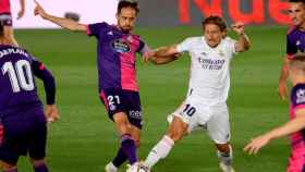 Luka Modric, en una acción contra el Valladolid | EFE
