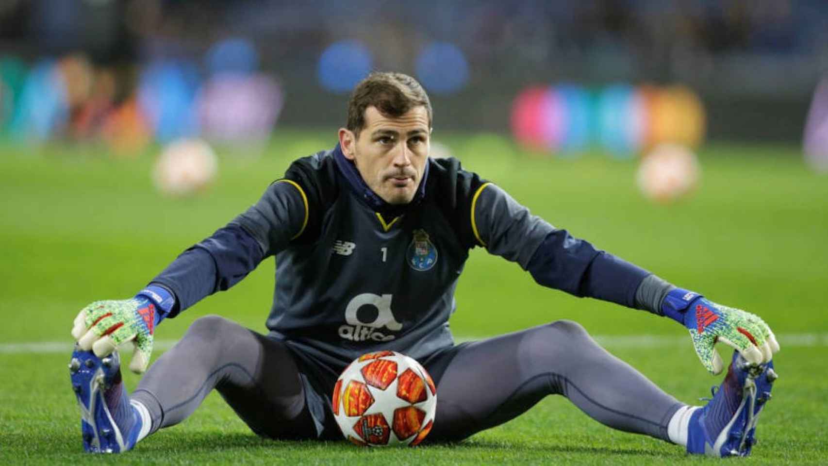 Una foto de Iker Casillas durante un partido con el Oporto / Twitter