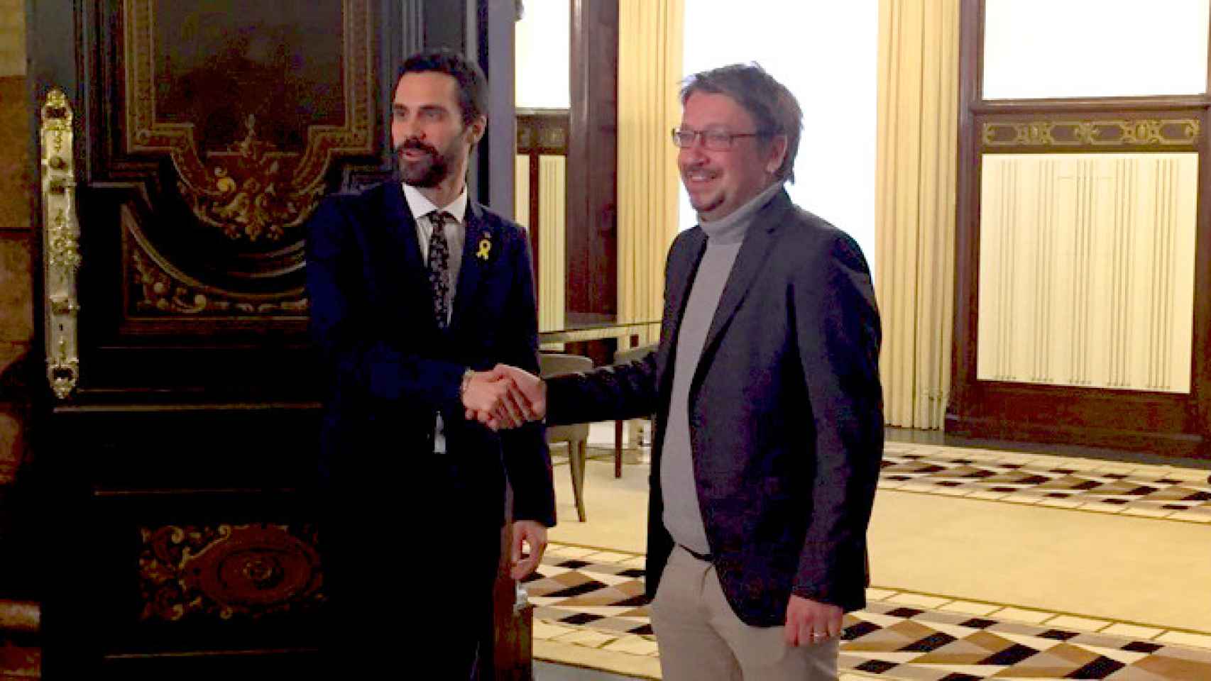 El presidente del Parlament, Roger Torrent, junto al líder de los comunes Xavier Domènech / CG