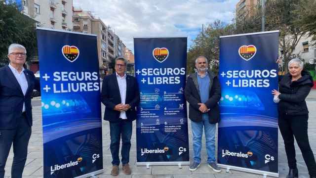 Matías Alonso, Miguel García, Carlos Carrizosa y Anna Grau (Cs), presentando su campaña por la seguridad en L'Hospitalet de Llobregat / CIUTADANS