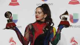 La catalana Rosalía con sus dos premios Grammy / CG
