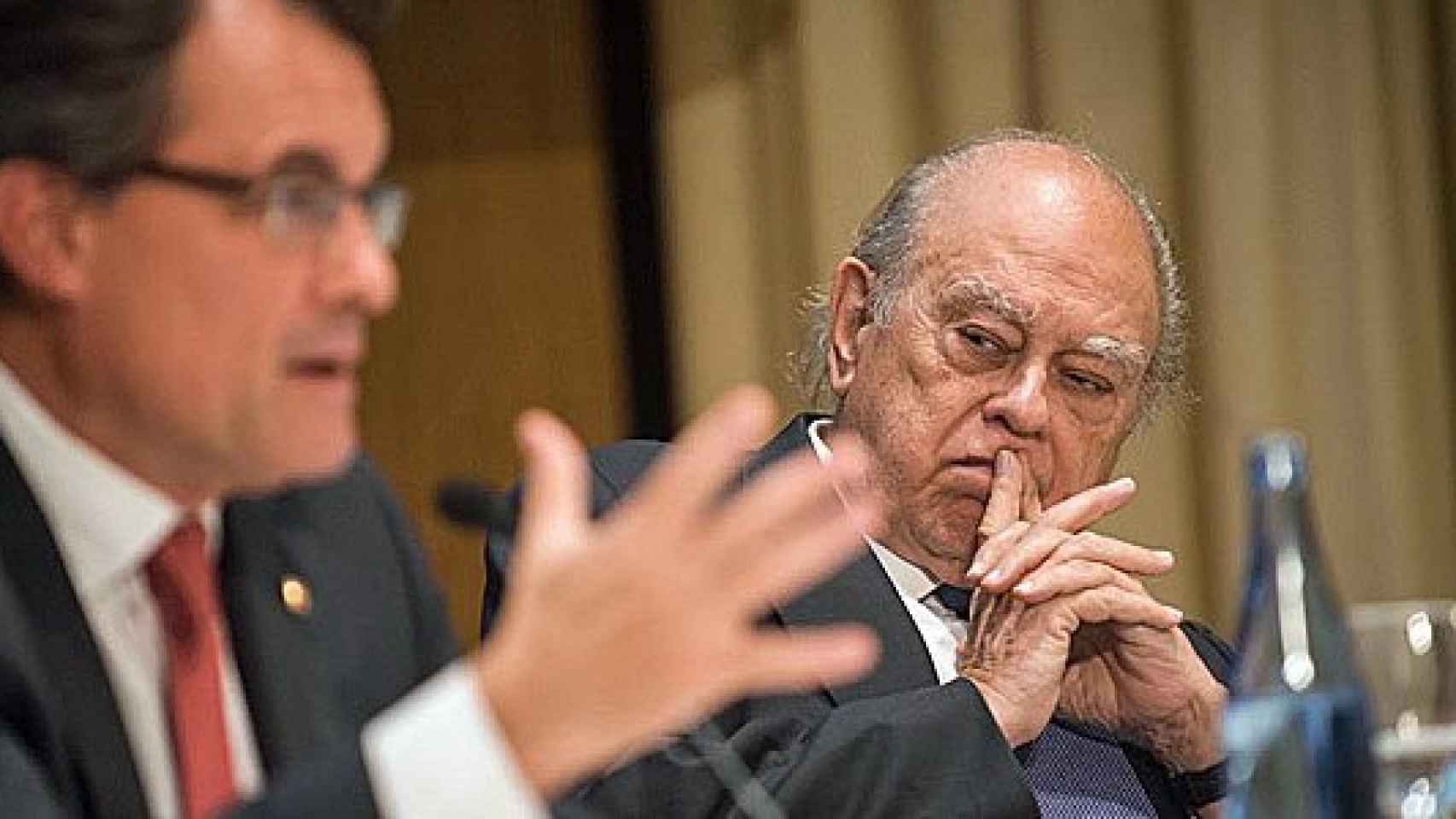 El presidente de la Generalitat, Artur Mas, y el ex presidente de la Generalitat y fundador de CDC y CiU, Jordi Pujol