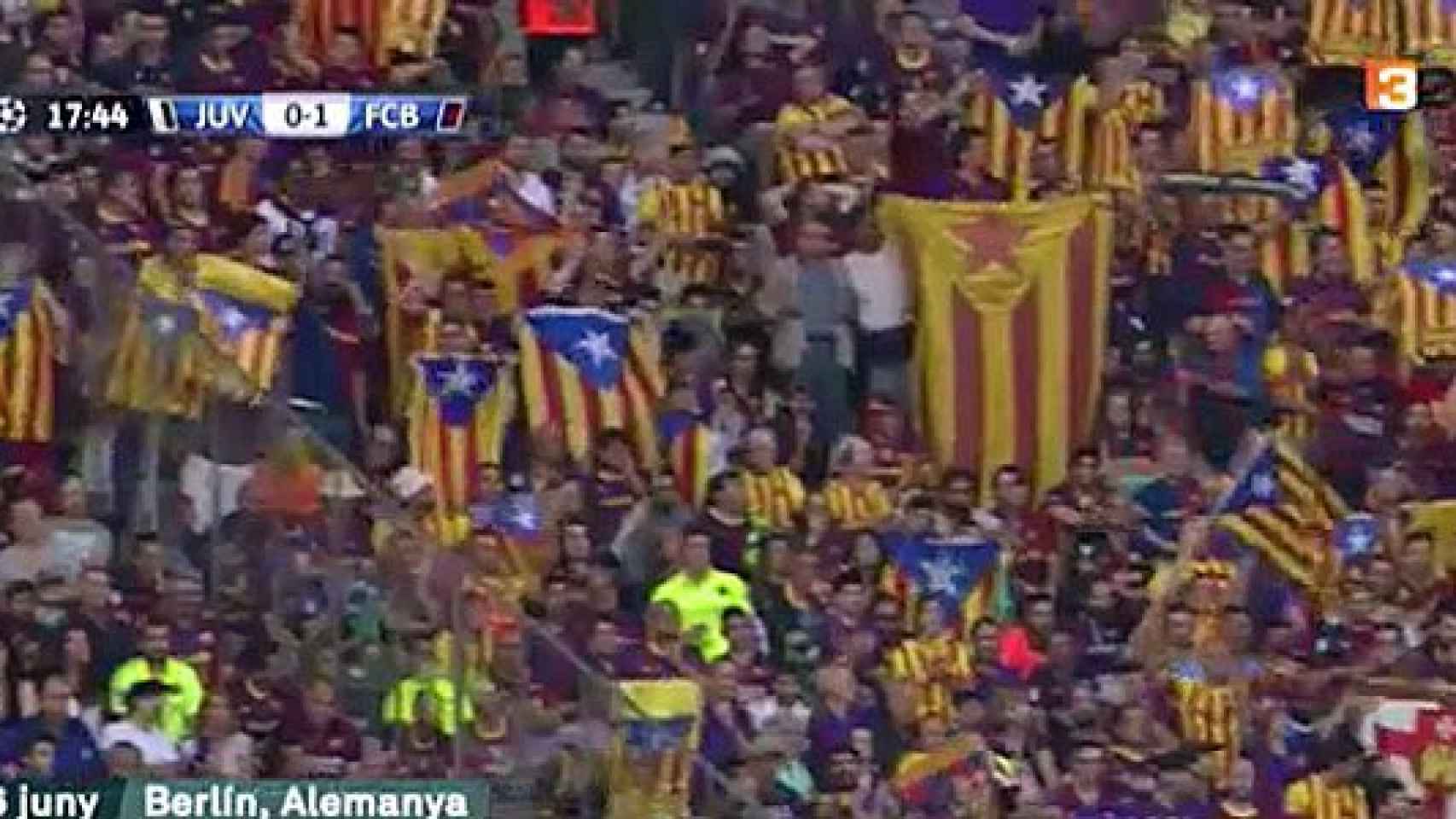 'Esteladas' en la grada de los aficionados del Barça durante la pasada final de la Champions