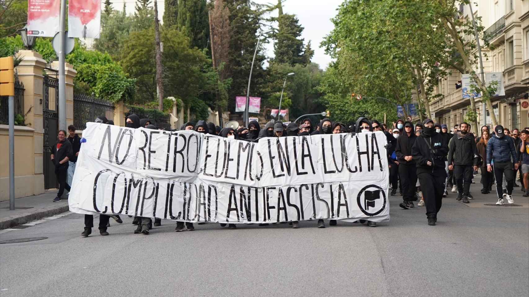 Columna de Manifestantes hacia plaza de la Bonanova / GALA ESPÍN