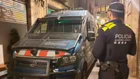 Operación policial conjunta en la que se ha desmantelado un narcopiso en el Raval de Barcelona / MOSSOS