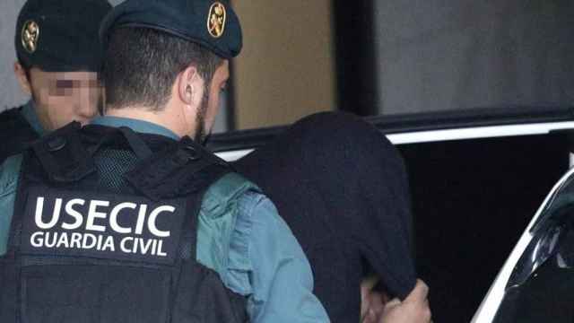 'El Chicle' durante su detención por la Guardia Civil / EFE