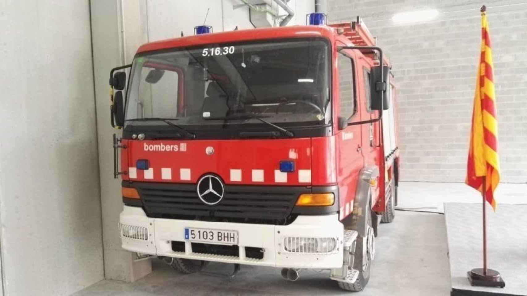 Un camión de bomberos de la Generalitat como los que han acudido al incendio en el que ha muerto un hombre / EP