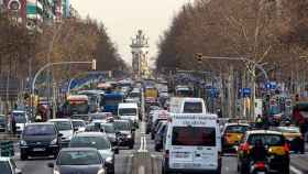 Aglomeración de tráfico en Gran Via de les Corts Catalanes, uno de los accesos a Barcelona / EFE