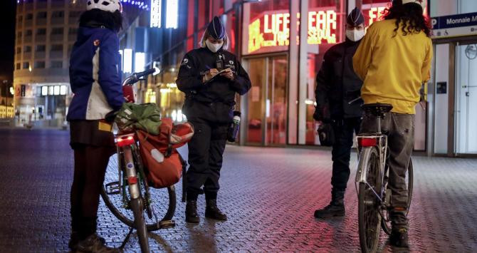 La policía multa a un grupo de jóvenes en Bélgica durante el estado de alarma / EP