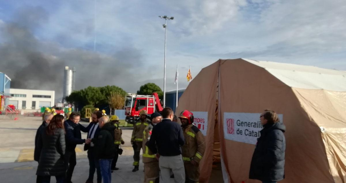 Dispositivo de cuerpos de emergencias contra el incendio en Montornès / PROTECCIÓ CIVIL