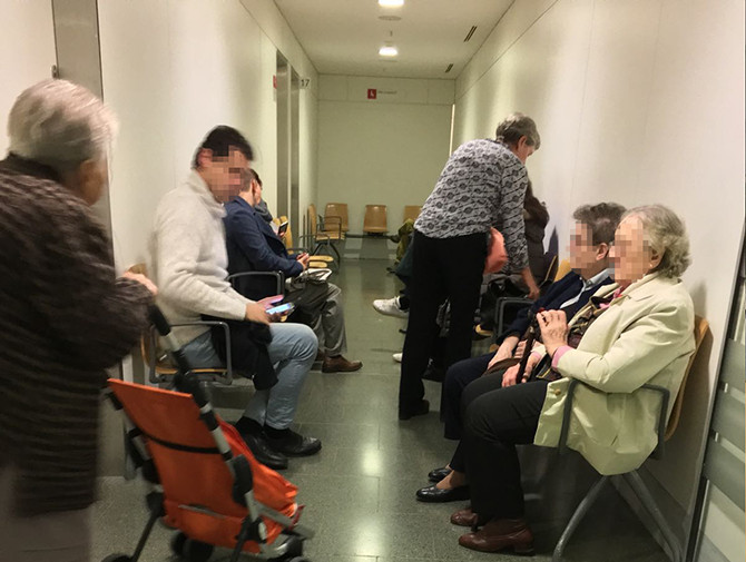 Sala de espera de un hospital de Barcelona / CG