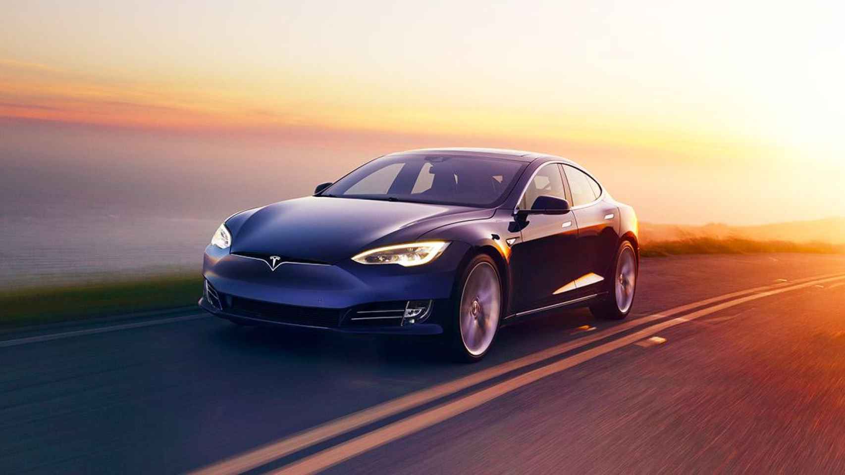 Tesla lidera el sector industrial de vehículos eléctricos / Tesla