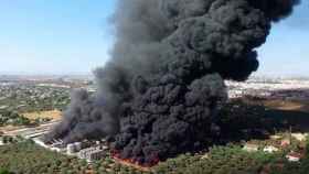 Vista aérea del incendio de la fábrica Ybarra.