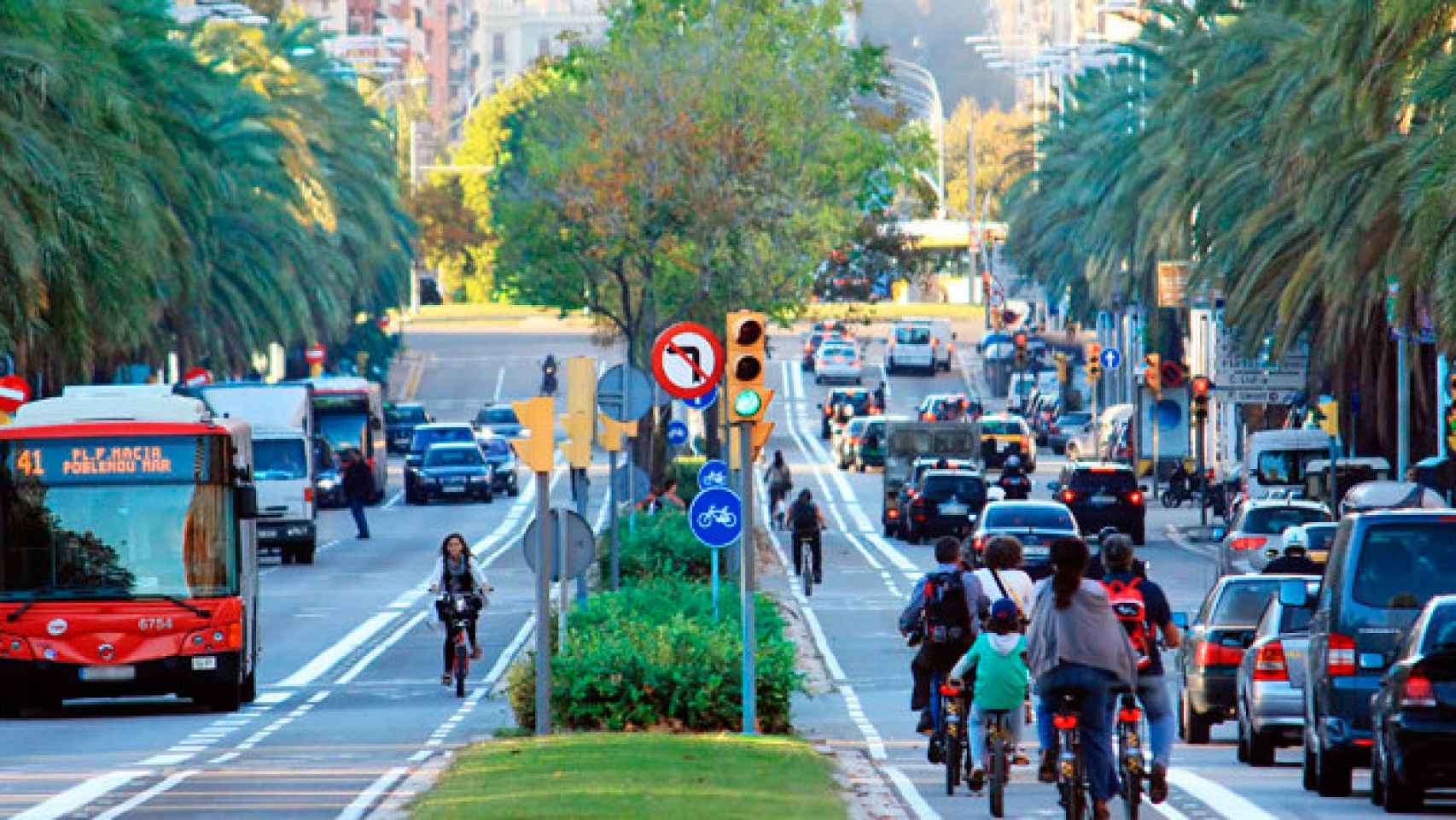 Carriles bici en la calle Marina en Barcelona / CG ciudades