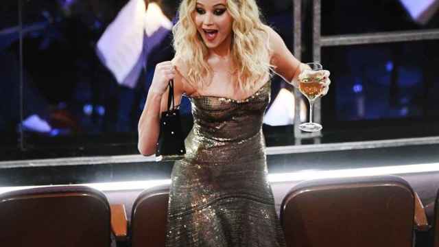 LawrencJennifer Lawrence vuelve a liarla en los Oscars