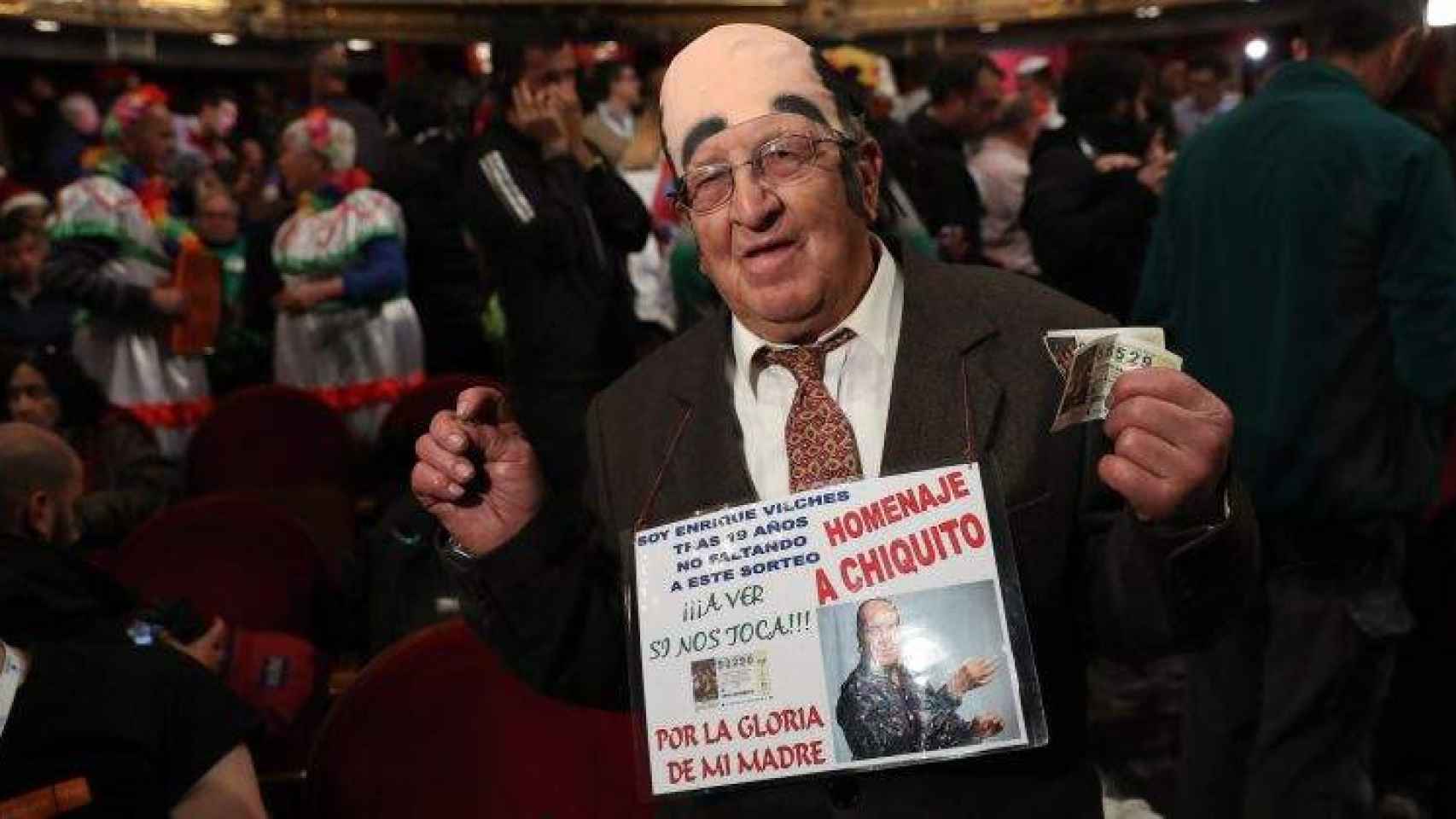 El hombre disfrazado de Chiquito de la Calzada en el Teatro Real de Madrid / CD