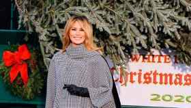 Imagen de Melania Trump recibiendo los abetos de navidad /INSTAGRAM