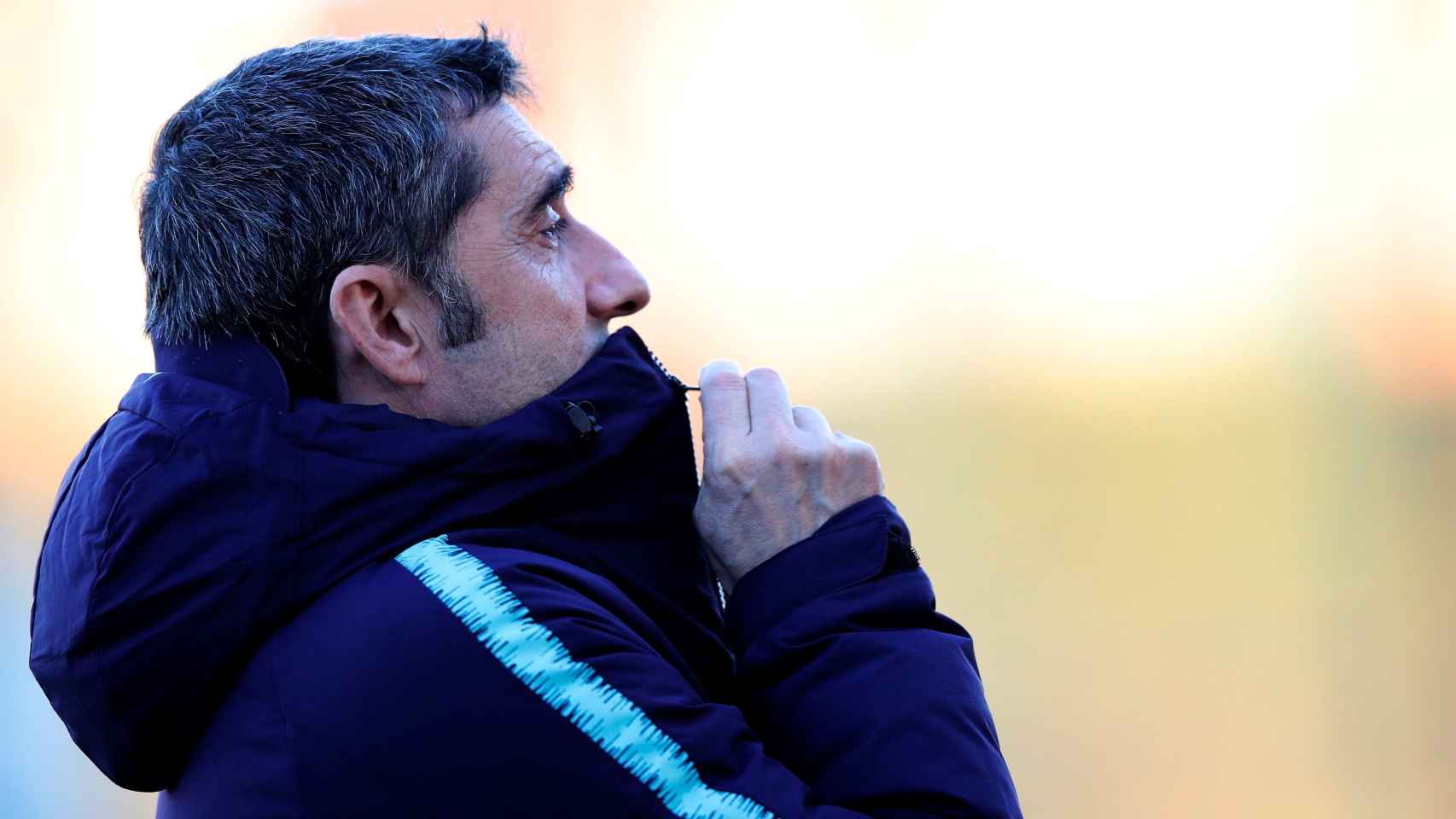 Ernesto Valverde dirige un entrenamiento con el FC Barcelona / EFE
