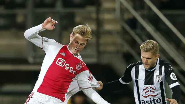 Frenkie de Jong contra el Heracles este sábado / EFE